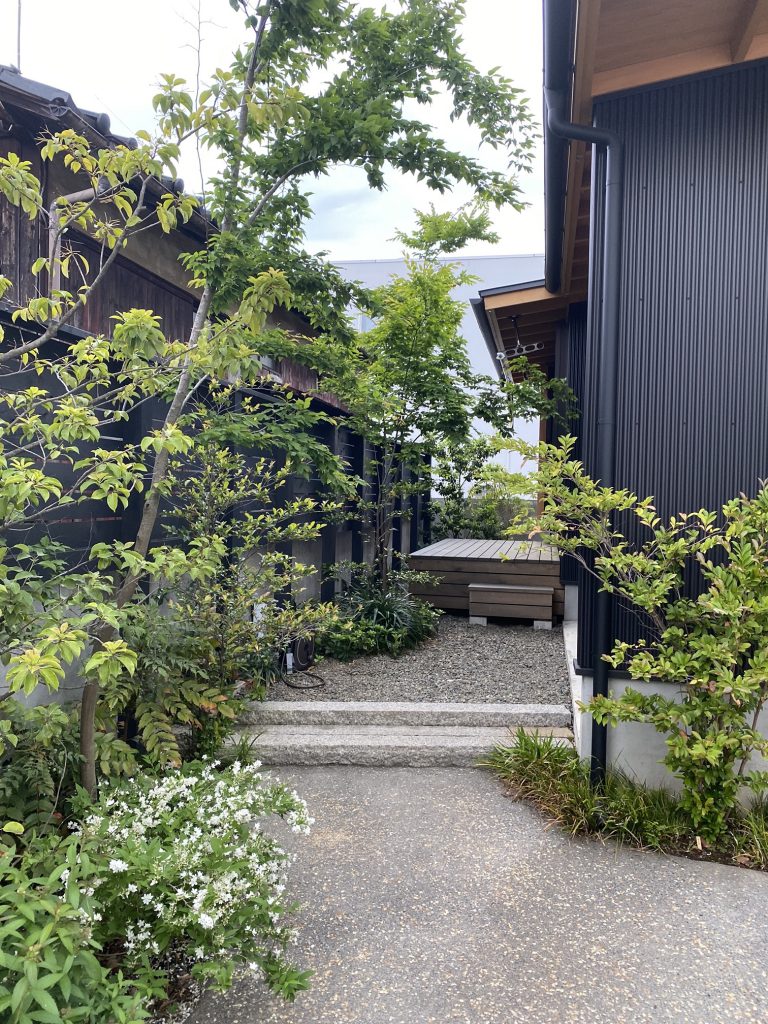 上水南町の庭